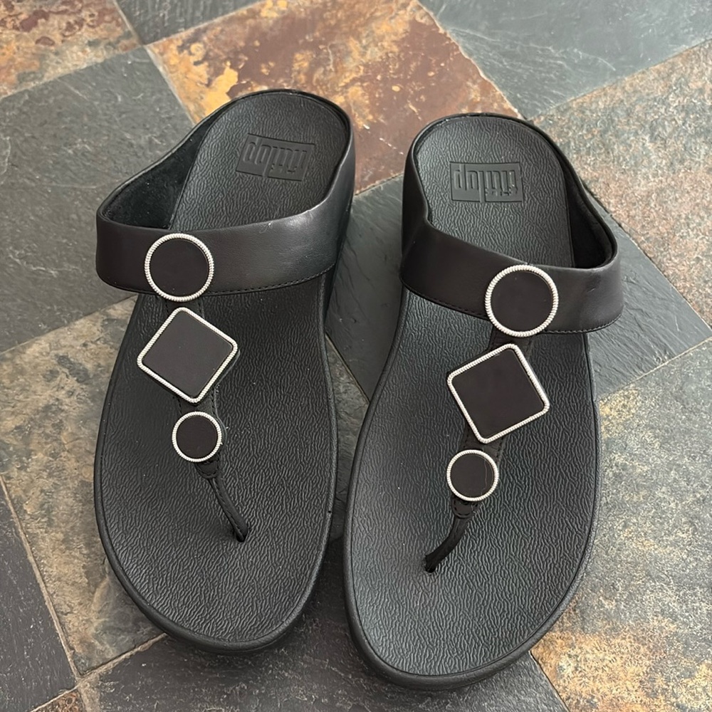 Fitflop Leia Leather Sandals with Medallion Design size 8